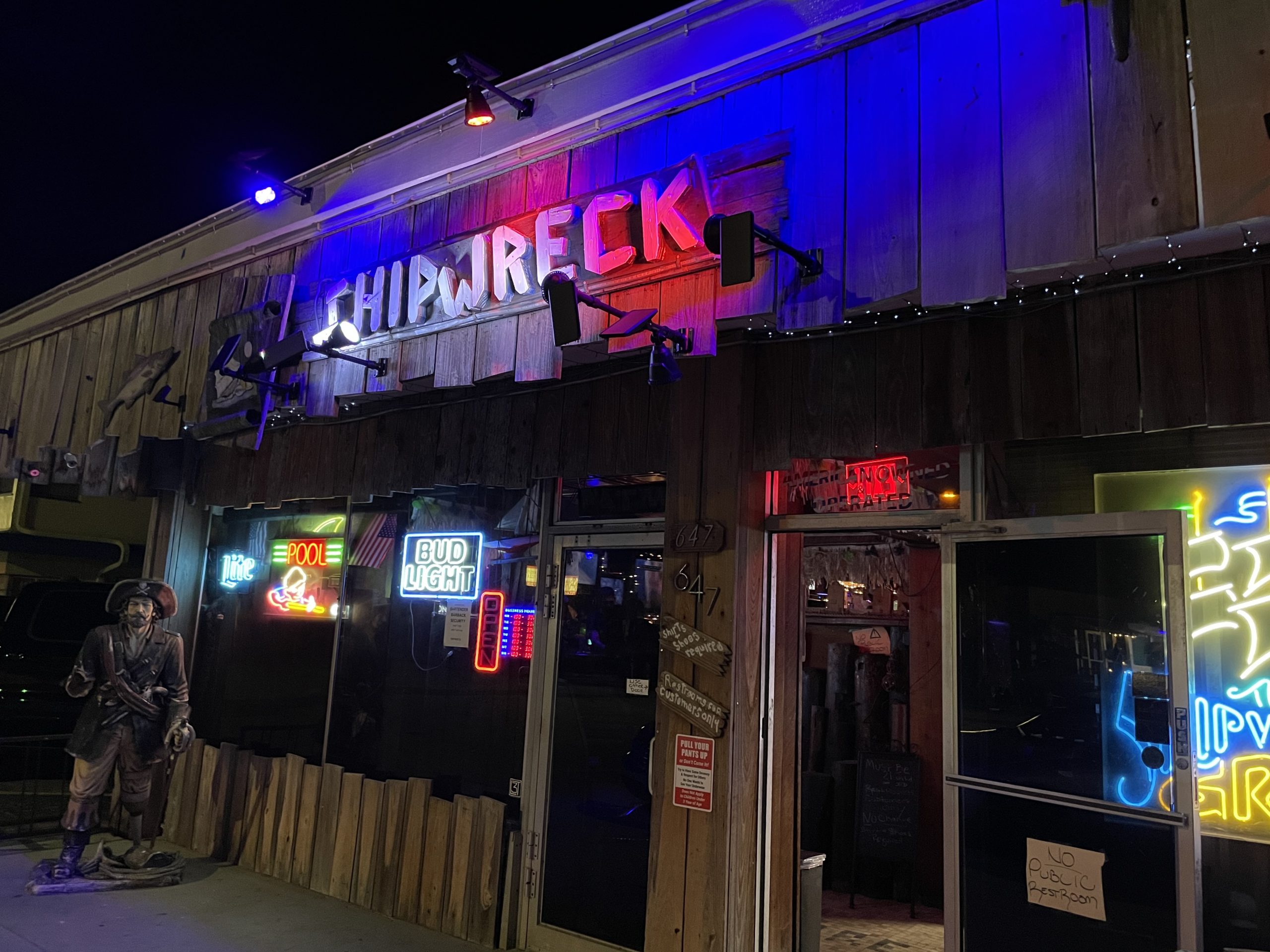 Shipwreck Grill - Clearwater Dive Bar - Exterior