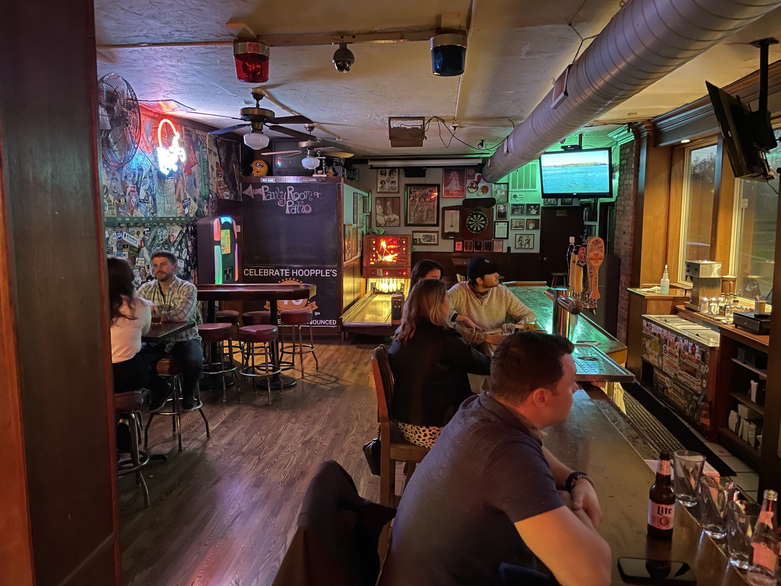 Hooples - Cleveland Dive Bar - Inside