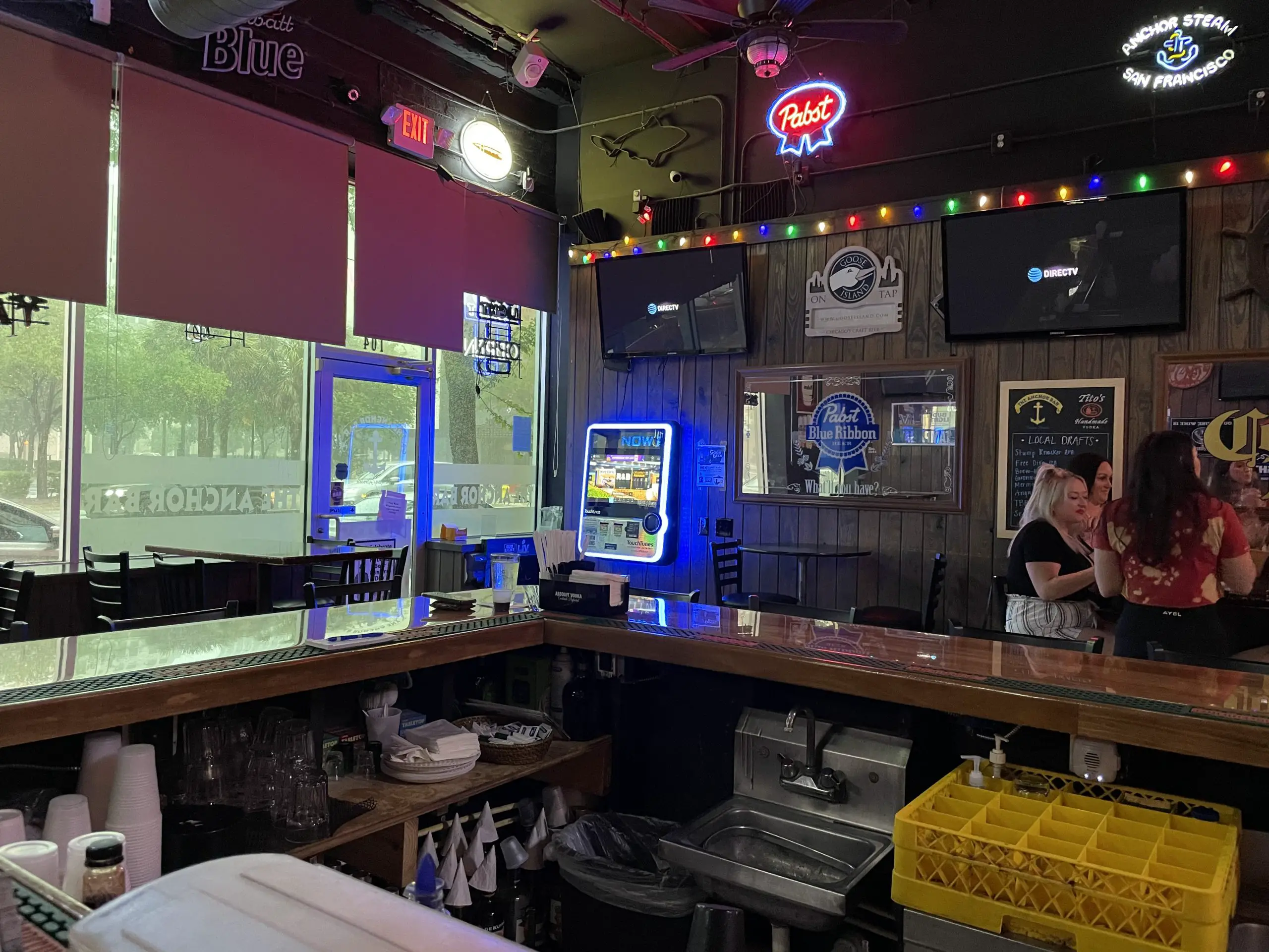 Johnnie's Glenn Avenue Grill - Columbus Dive Bar Exterior