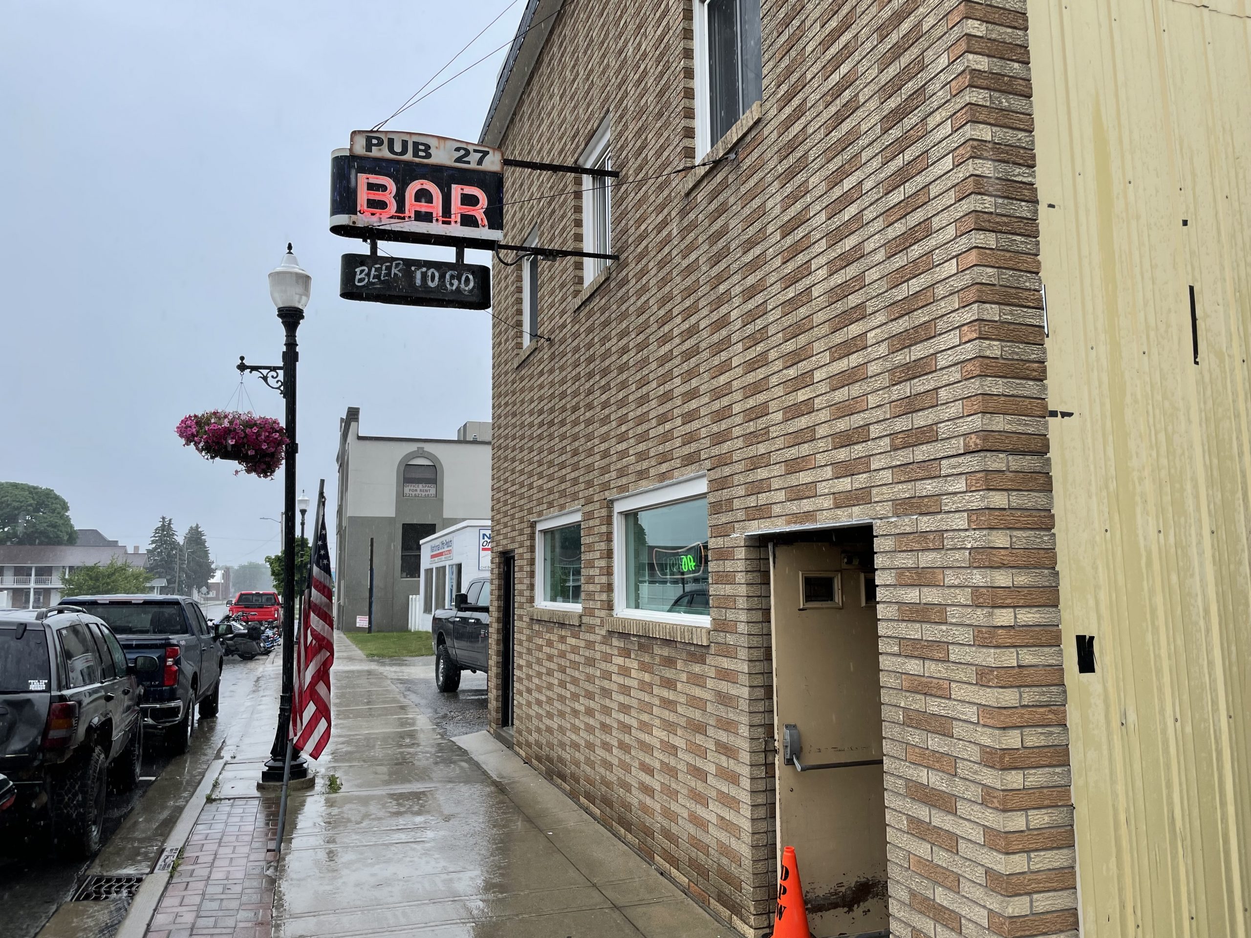Pub 27 - Cheboygan Dive Bar - Outside Sign
