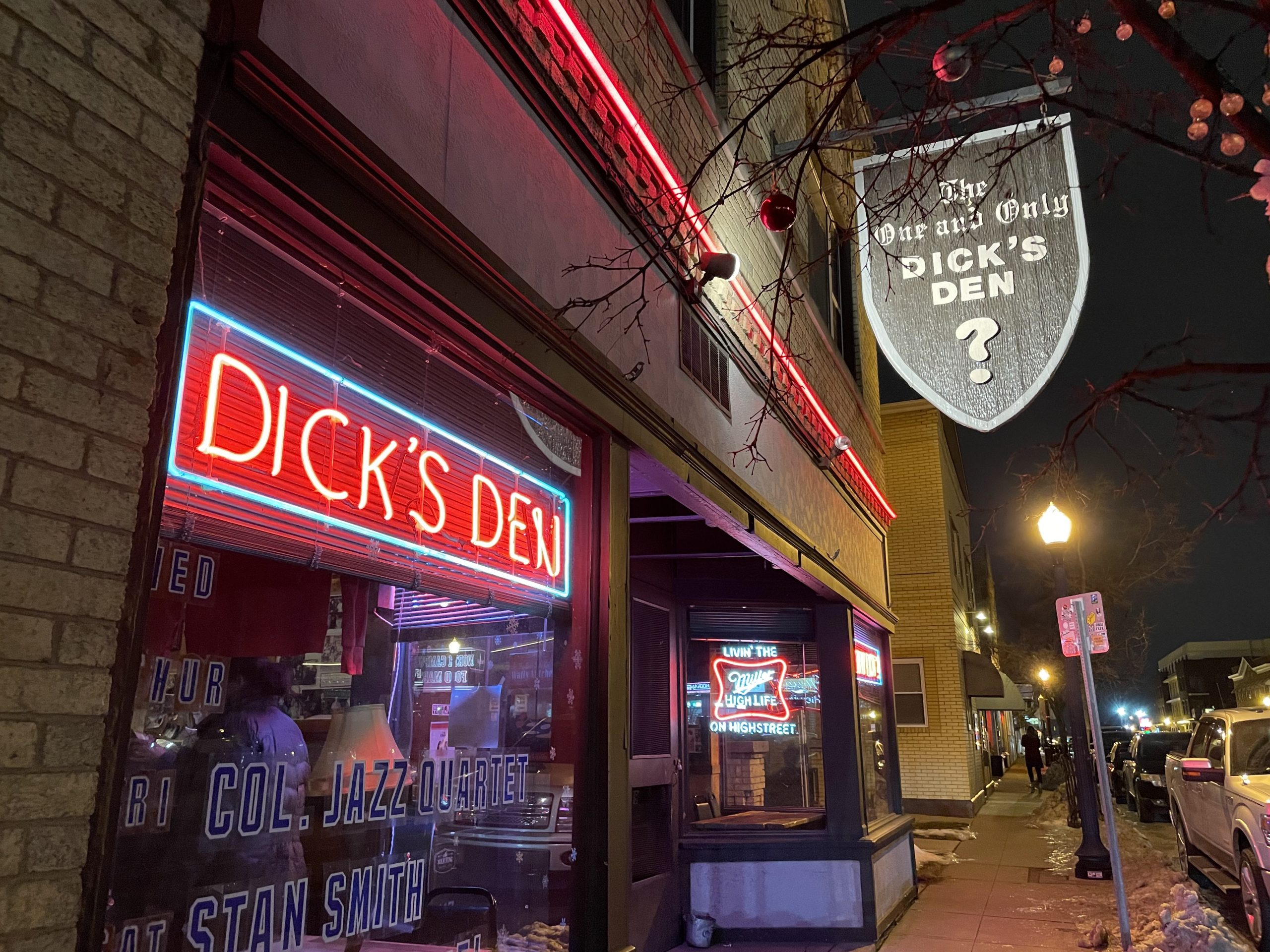 Dick's Den - Columbus Dive Bar - Outside