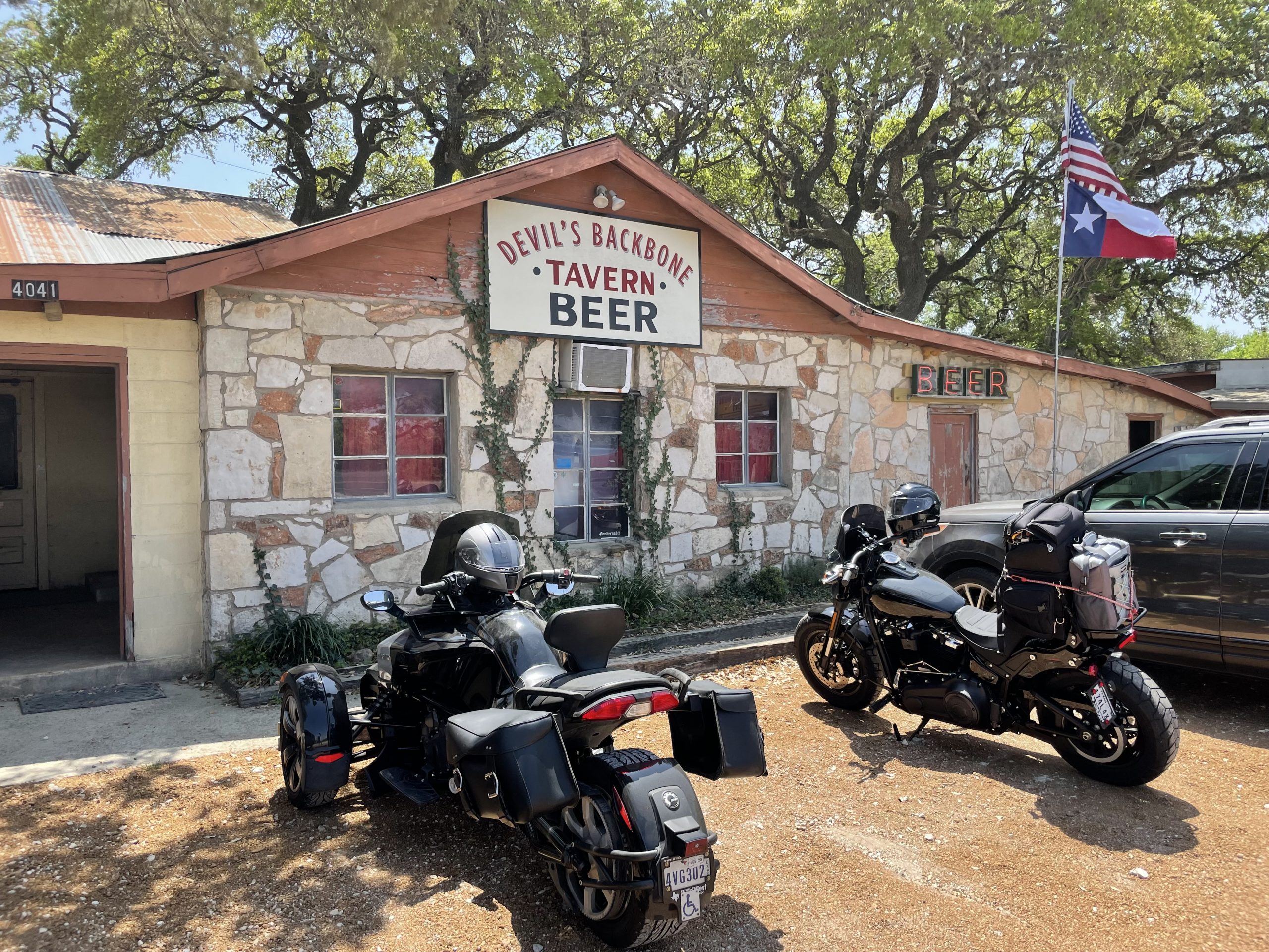 Devil's Backbone Tavern - Texas Dive Bar - Outside Exterior
