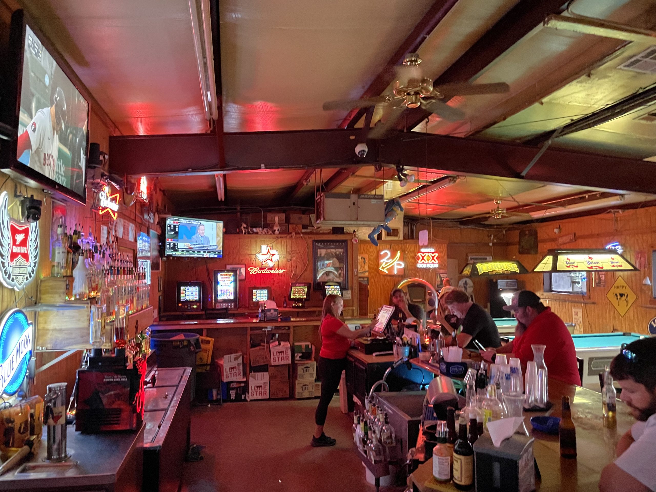 Happy Cow Bar & Grill - Hunter Texas Dive Bar - Interior