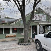 Riley's Tavern - New Braunfels Texas Dive Bar - Exterior