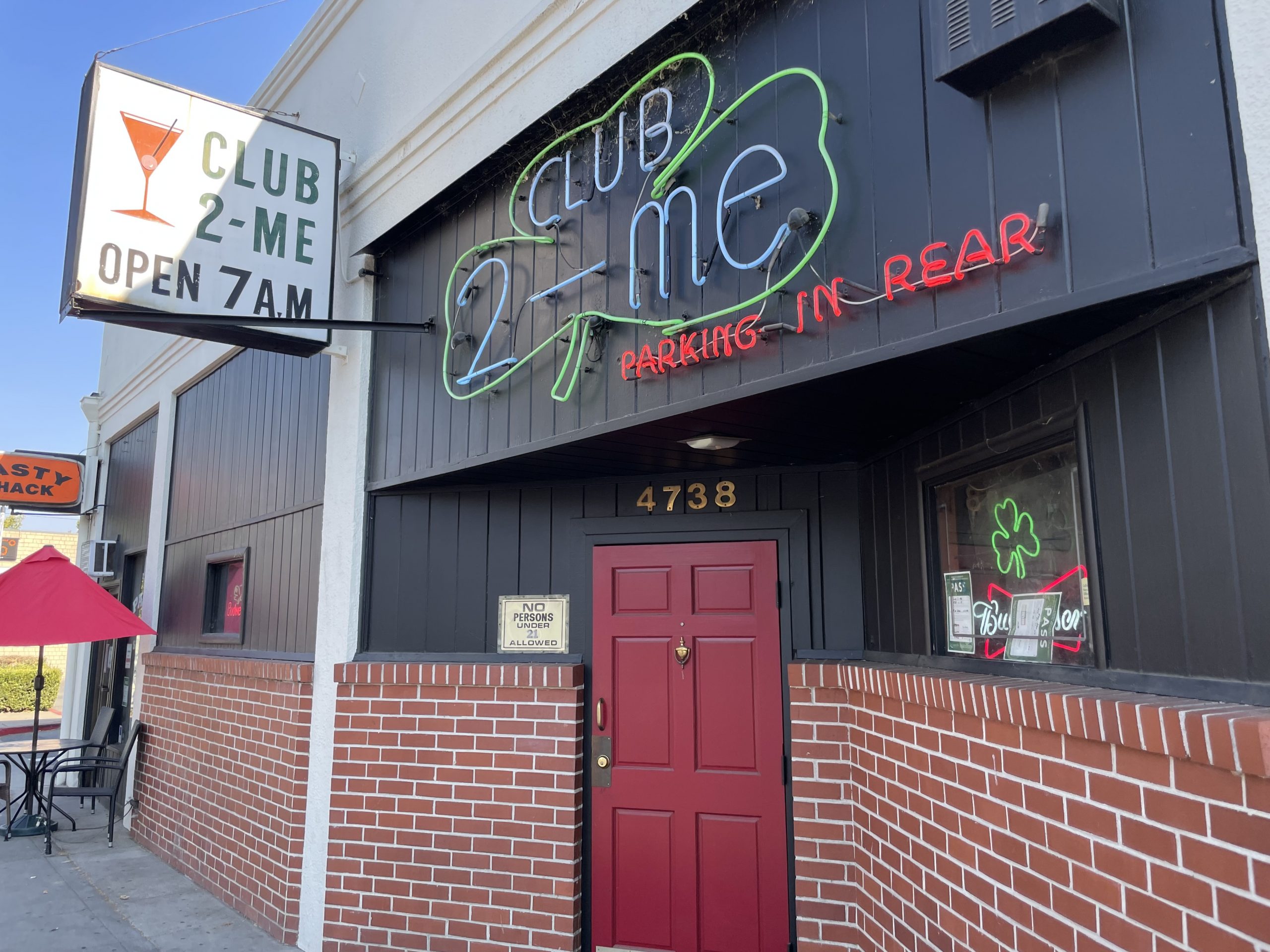 Club 2 Me - Sacramento Dive Bar - Front Neon Sign
