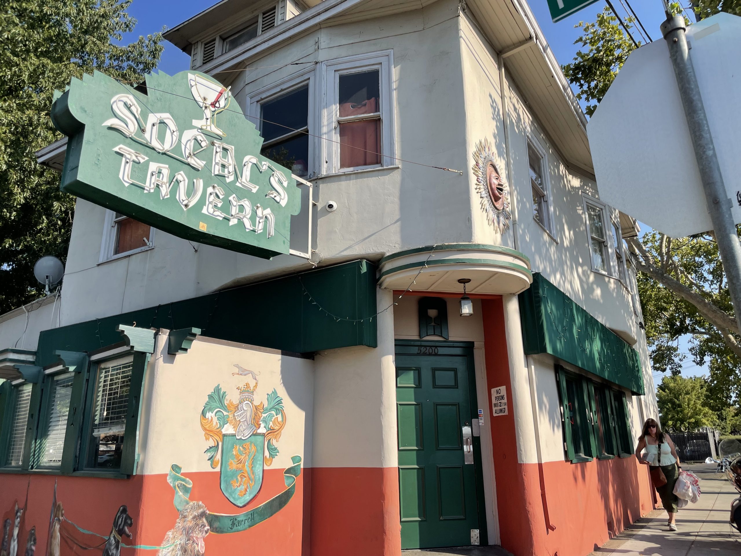 Socal's Tavern - Sacramento Dive Bar - Corner Exterior