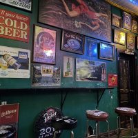 L&L Tavern - Chicago Dive Bar - Wall Seating