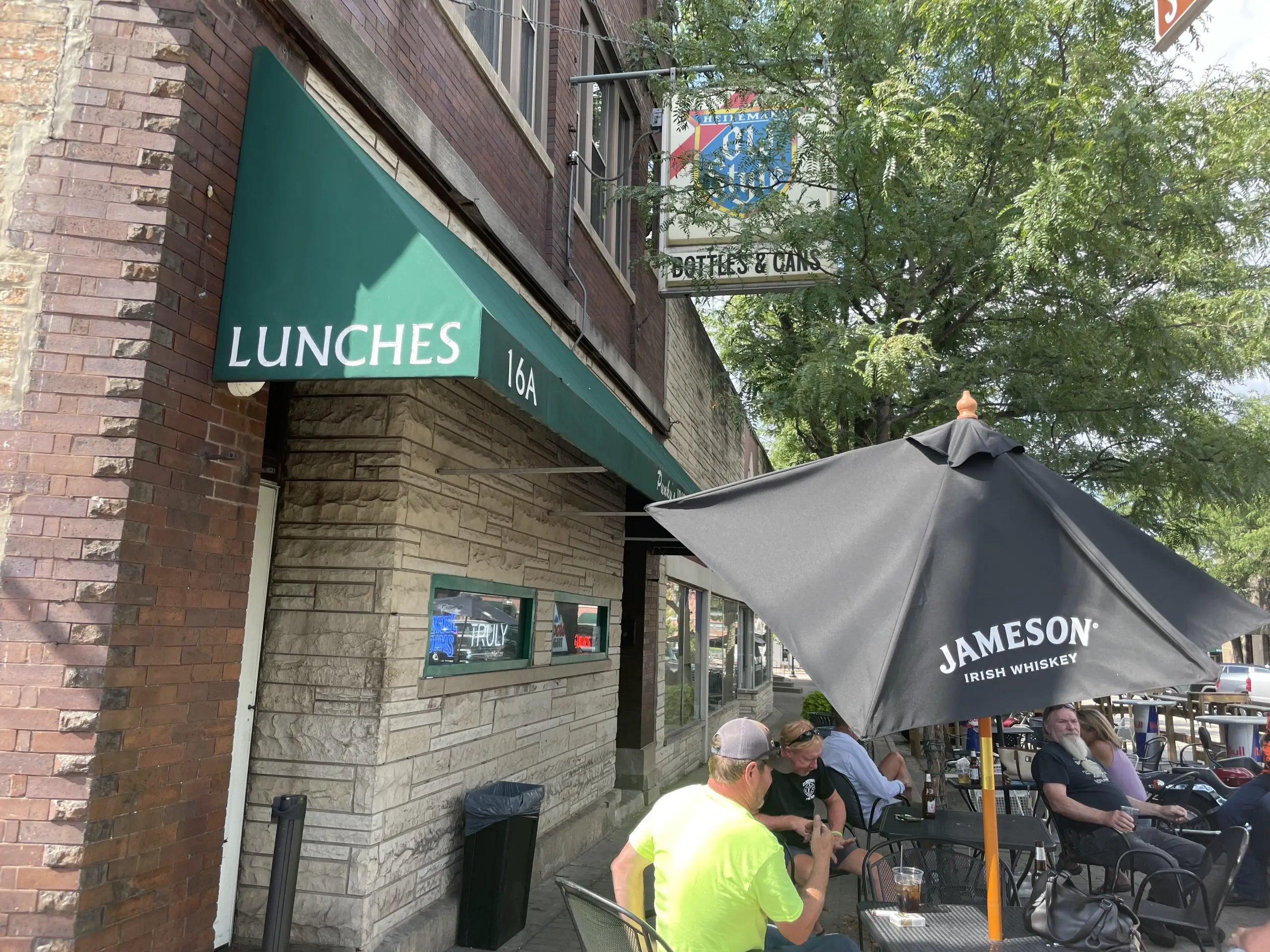 Punky's Pub - Chicago Dive Bar - Exterior Awning