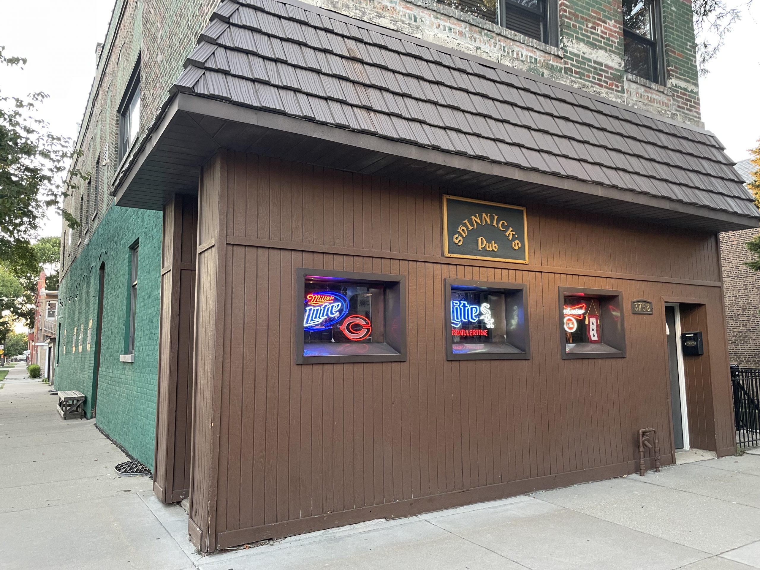 Shinnick's Pub - Chicago Dive Bar - Exterior