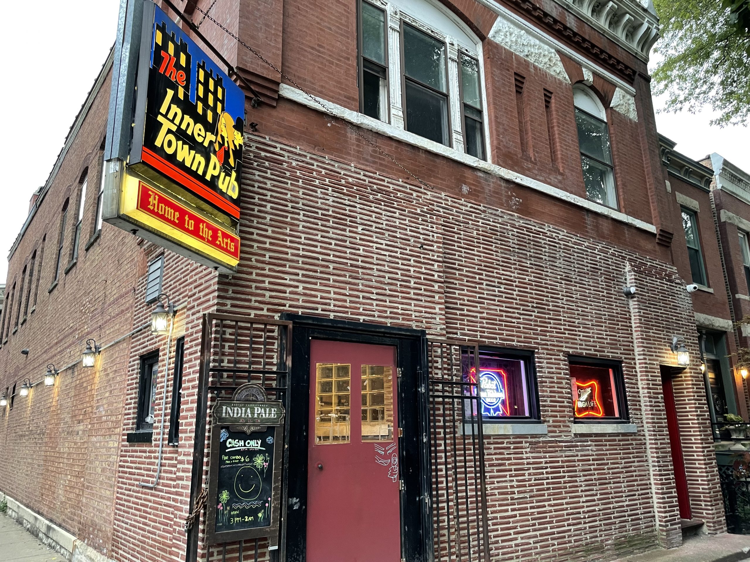 Inner Town Pub - Chicago Dive Bar - Exterior