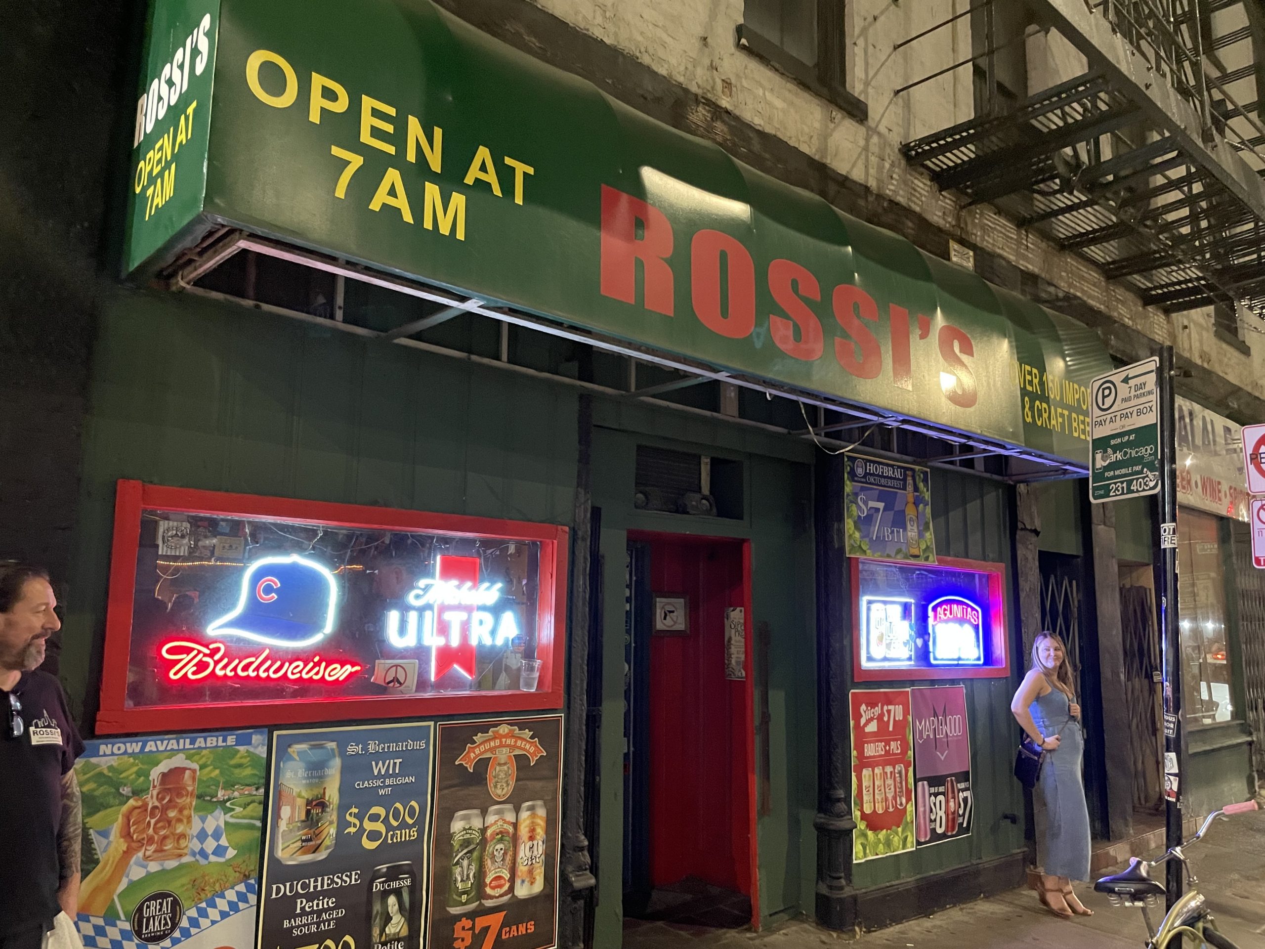 Rossi's Liquors - Chicago Dive Bar - Exterior