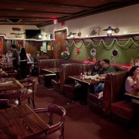 HMS Bounty - Los Angeles Dive Bar - Restaurant