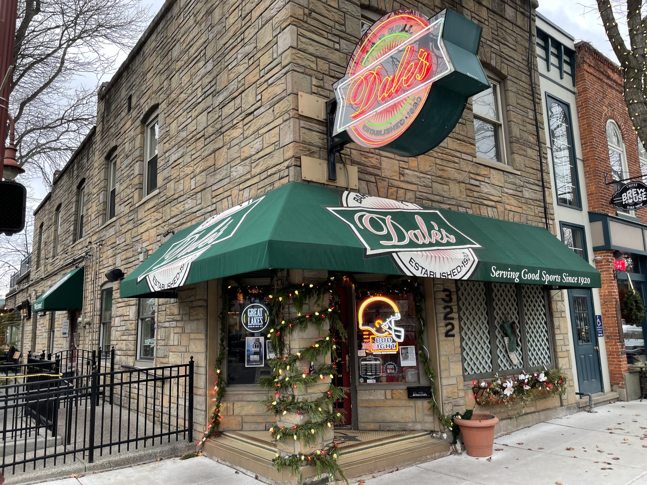 Dale's Bar & Grill - Toledo Dive Bar - Exterior