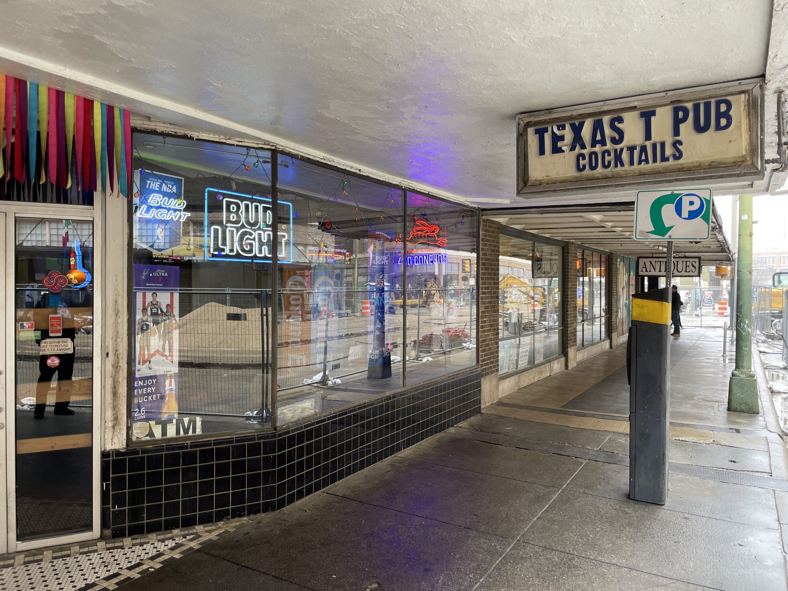 Texas T Pub - San Antonio Dive Bar - Sign