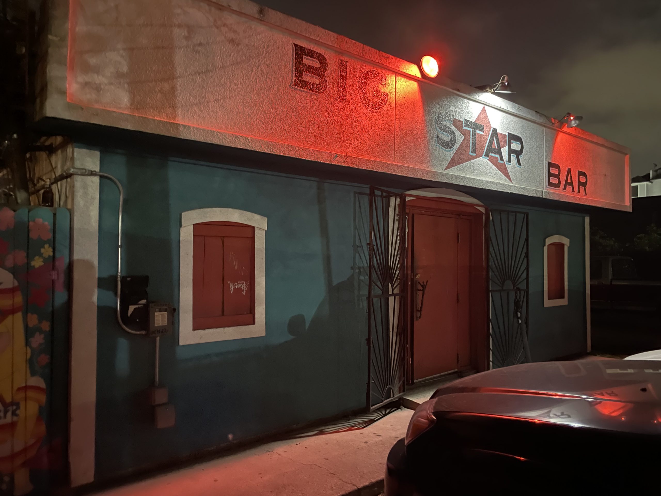 Big Star Bar - Houston Dive Bar - Exterior