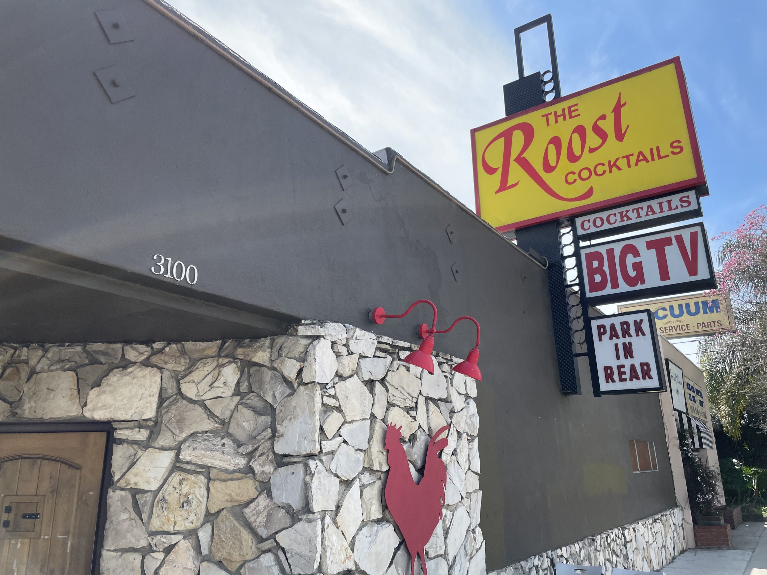The Roost - Los Angeles Dive Bar - Exterior