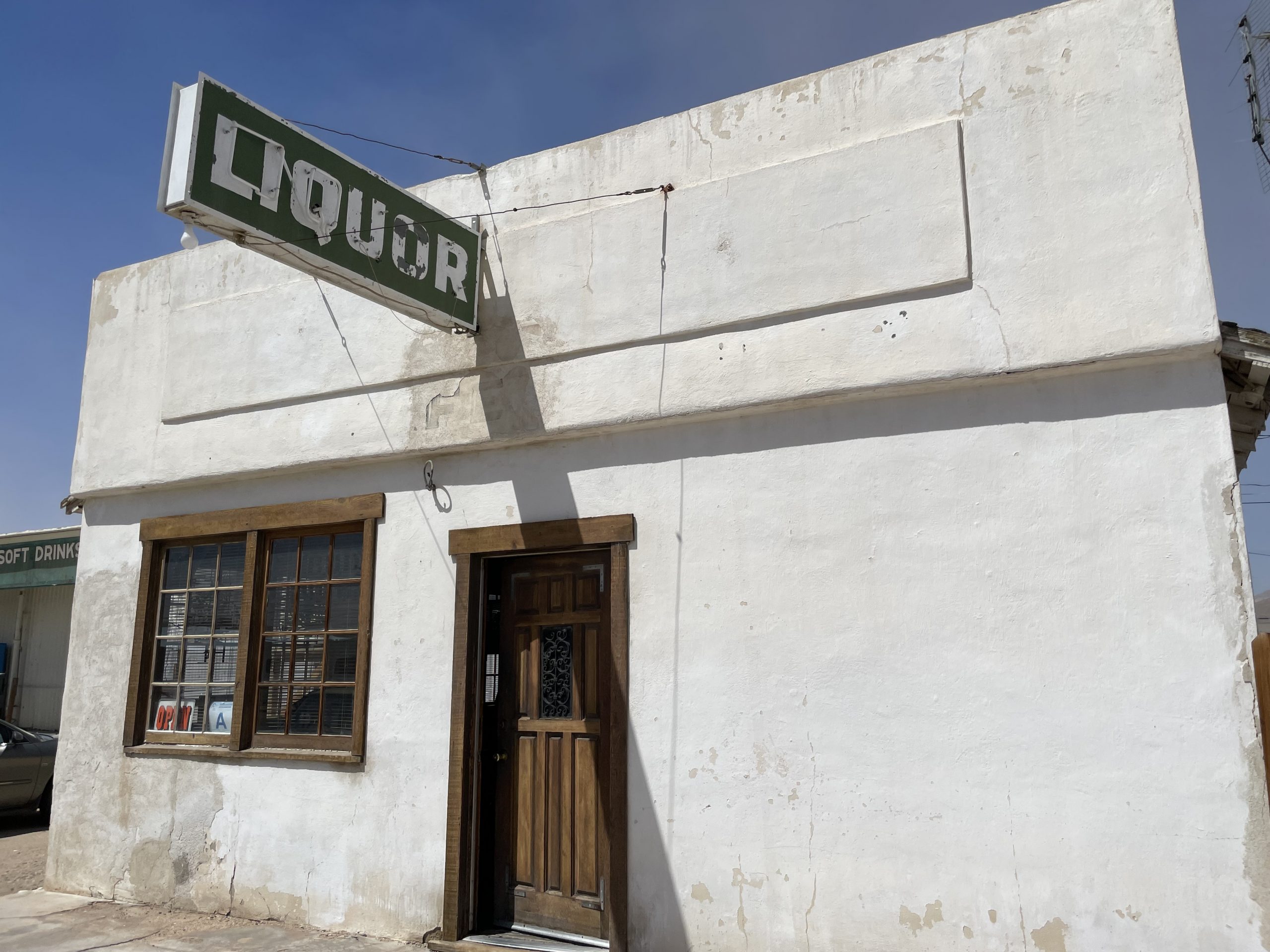 Lee's Tavern - Los Angeles to Las Vegas Dive Bar - Exterior