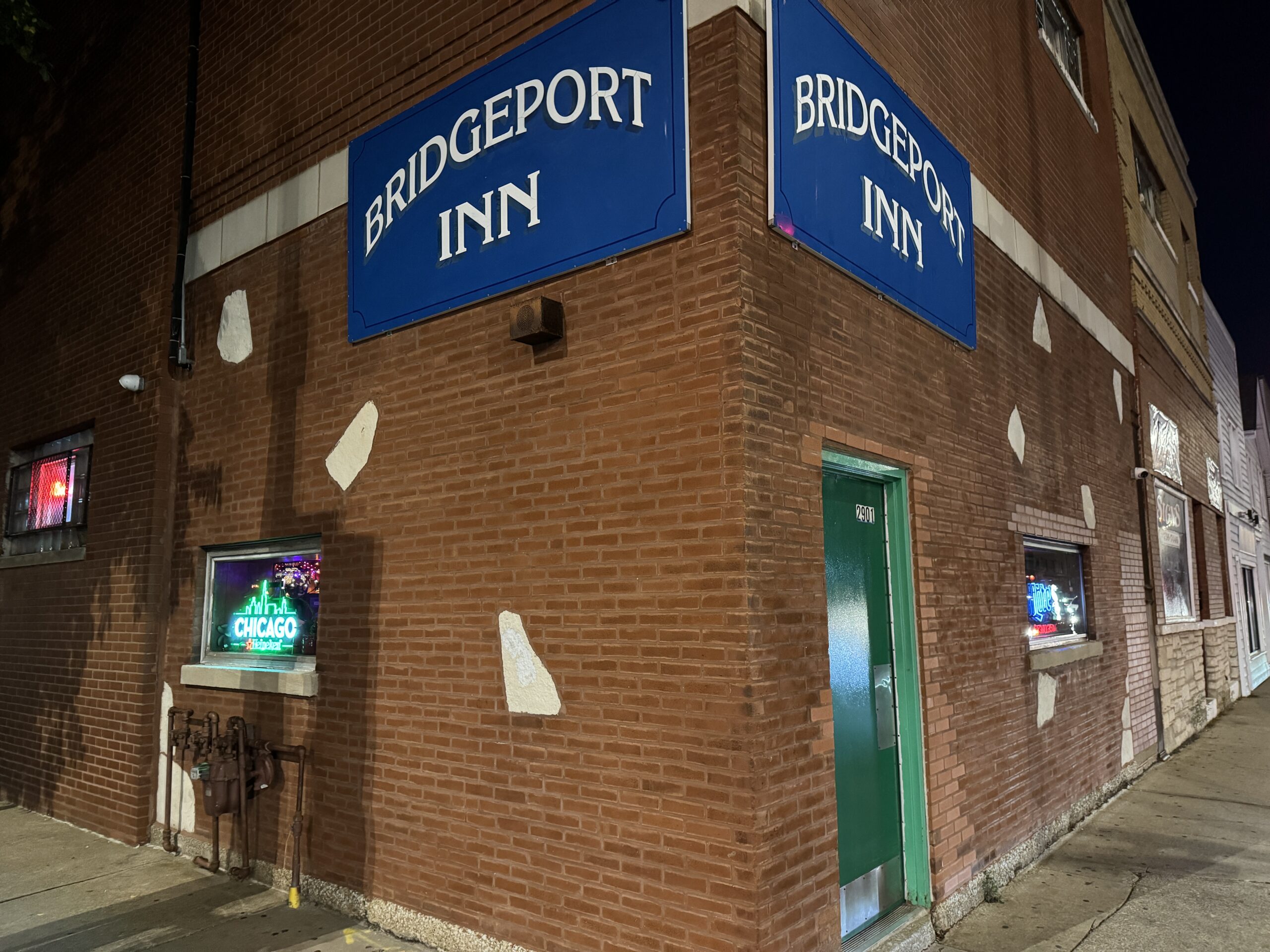 Chicago – Bridgeport Inn (2) Bridgeport Inn - Chicago Dive Bar - Exterior