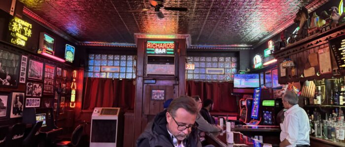 Richard's Bar - Chicago Dive Bar - Interior