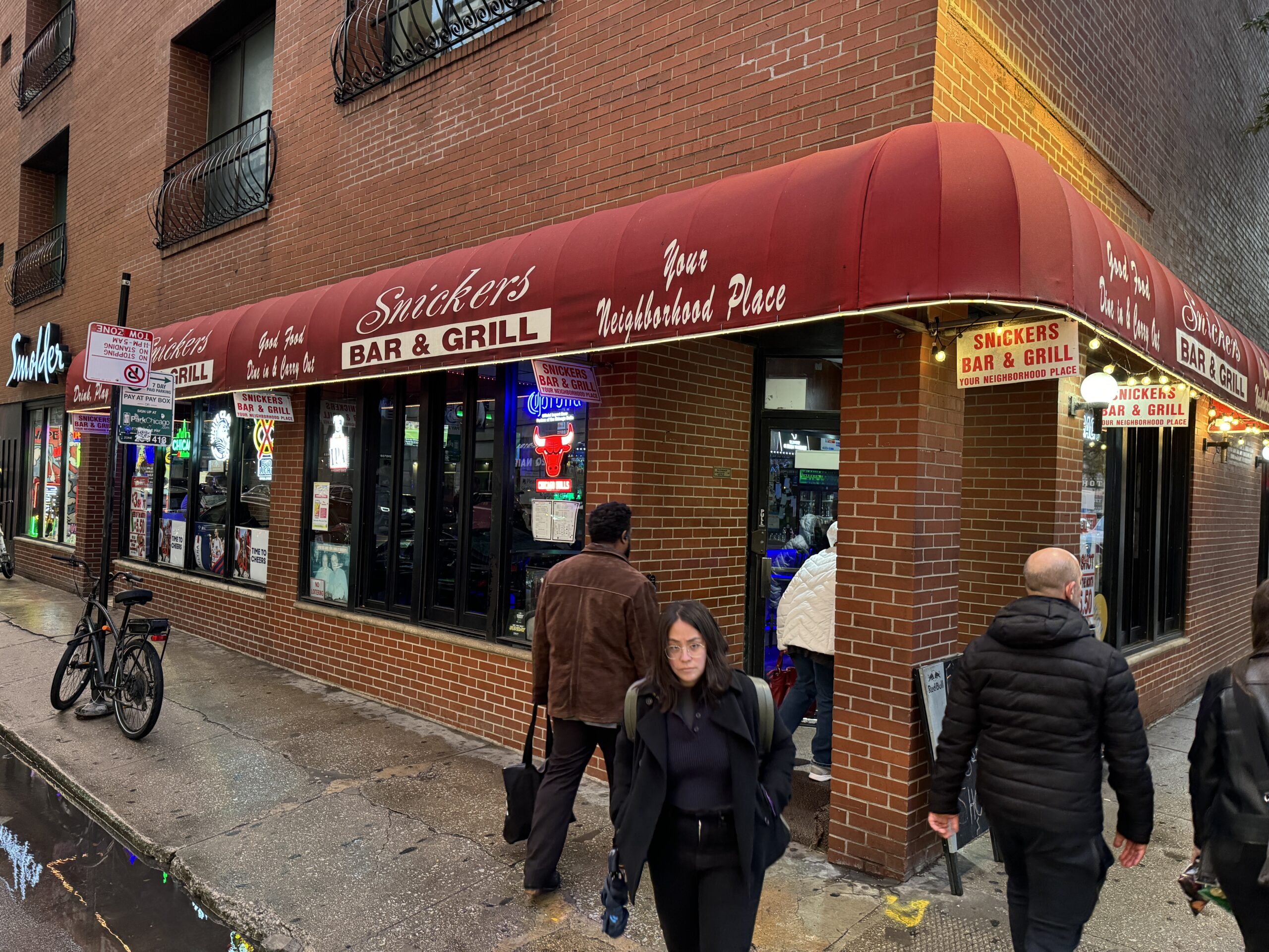 Chicago – Snicker’s Bar (1) Snickers Bar & Grill - Chicago Dive Bar - Exterior